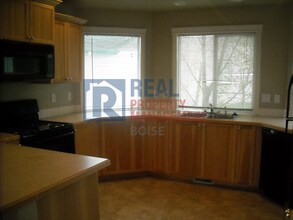415 W Summerwind Dr in Nampa, ID - Building Photo - Building Photo