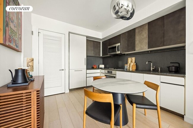 11 Hoyt St in Brooklyn, NY - Foto de edificio - Building Photo