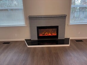 19505 SW Sharoaks Dr in Beaverton, OR - Building Photo - Building Photo