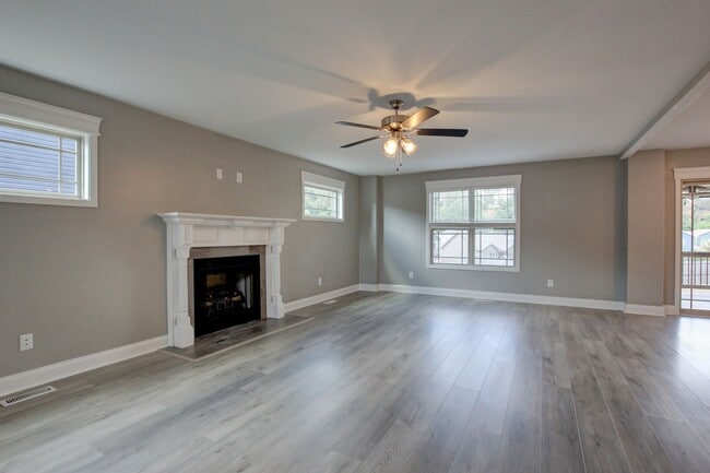 1740 Rains Rd in Clarksville, TN - Building Photo - Building Photo