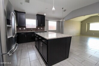 12741 Tre Maximiliano Ave in El Paso, TX - Building Photo - Building Photo