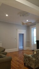 66 Hampshire St, Unit 1 in Methuen, MA - Foto de edificio - Building Photo