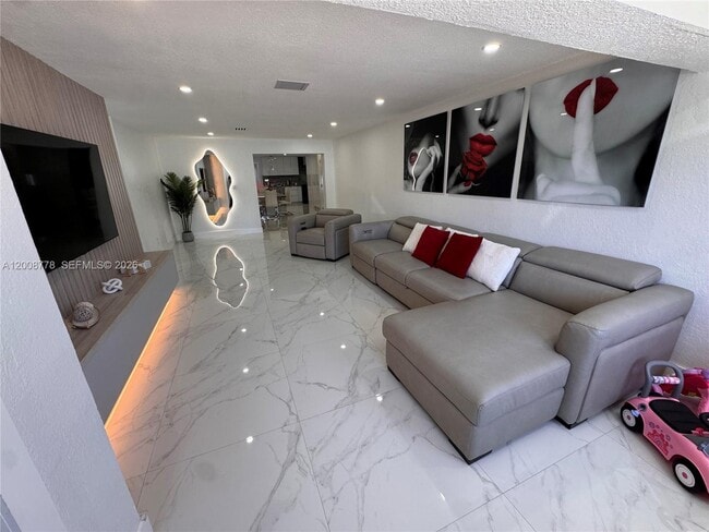 10412 SW 173rd St in Miami, FL - Building Photo - Building Photo