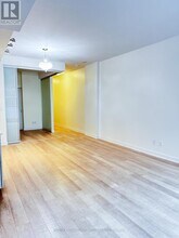 210 Simcoe St in Toronto, ON - Building Photo - Building Photo