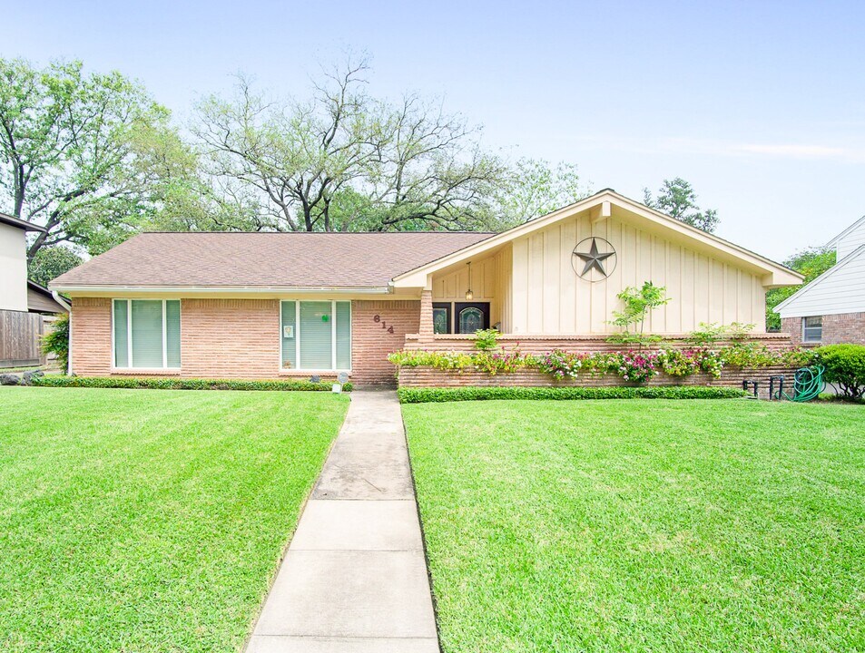 614 Bendwood Dr in Houston, TX - Building Photo