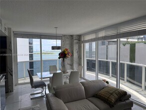 601 NE 23rd St in Miami, FL - Foto de edificio - Building Photo
