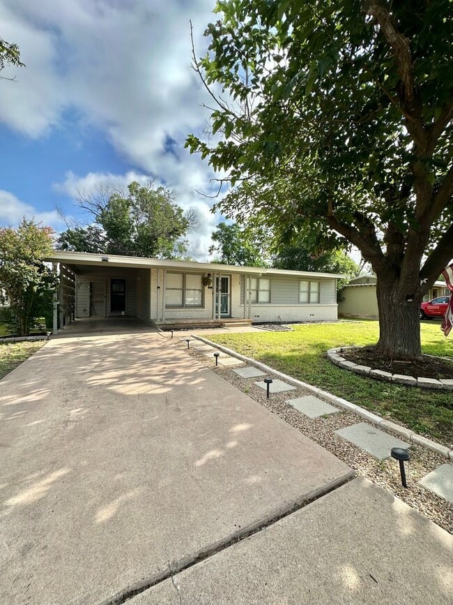 118 Hobbs St in San Angelo, TX - Foto de edificio - Building Photo
