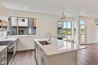 32742 Hemlock Ave SE in Black Diamond, WA - Building Photo - Building Photo