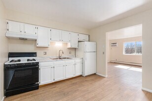 Adler Apartments in Wyoming, MI - Building Photo