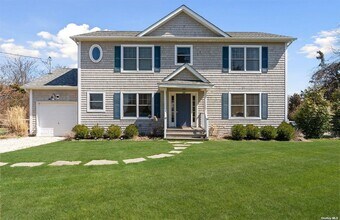 355 Midway Rd in Southold, NY - Building Photo - Building Photo