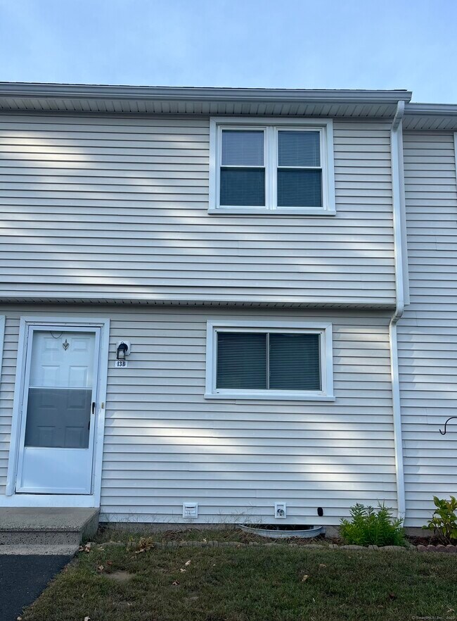1081 New Haven Rd in Naugatuck, CT - Building Photo - Building Photo