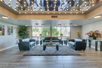 205 E Harmon Ave in Las Vegas, NV - Building Photo - Building Photo