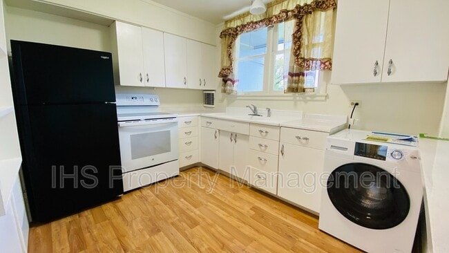 1211 George Washington Way in Richland, WA - Building Photo - Building Photo