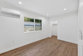 680 E 45th St in Los Angeles, CA - Building Photo - Building Photo