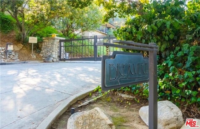 1290 Clubhouse Dr in Pasadena, CA - Building Photo - Building Photo