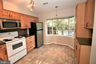 114 Barnsfield Ct in Gaithersburg, MD - Foto de edificio - Building Photo