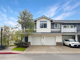 4001 S 211th Pl in Seatac, WA - Building Photo