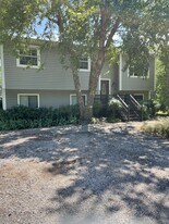 725 Masons Beach Rd in Deale, MD - Building Photo