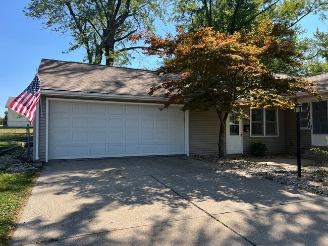 5022 N Belmont Pl in Peoria Heights, IL - Foto de edificio - Building Photo