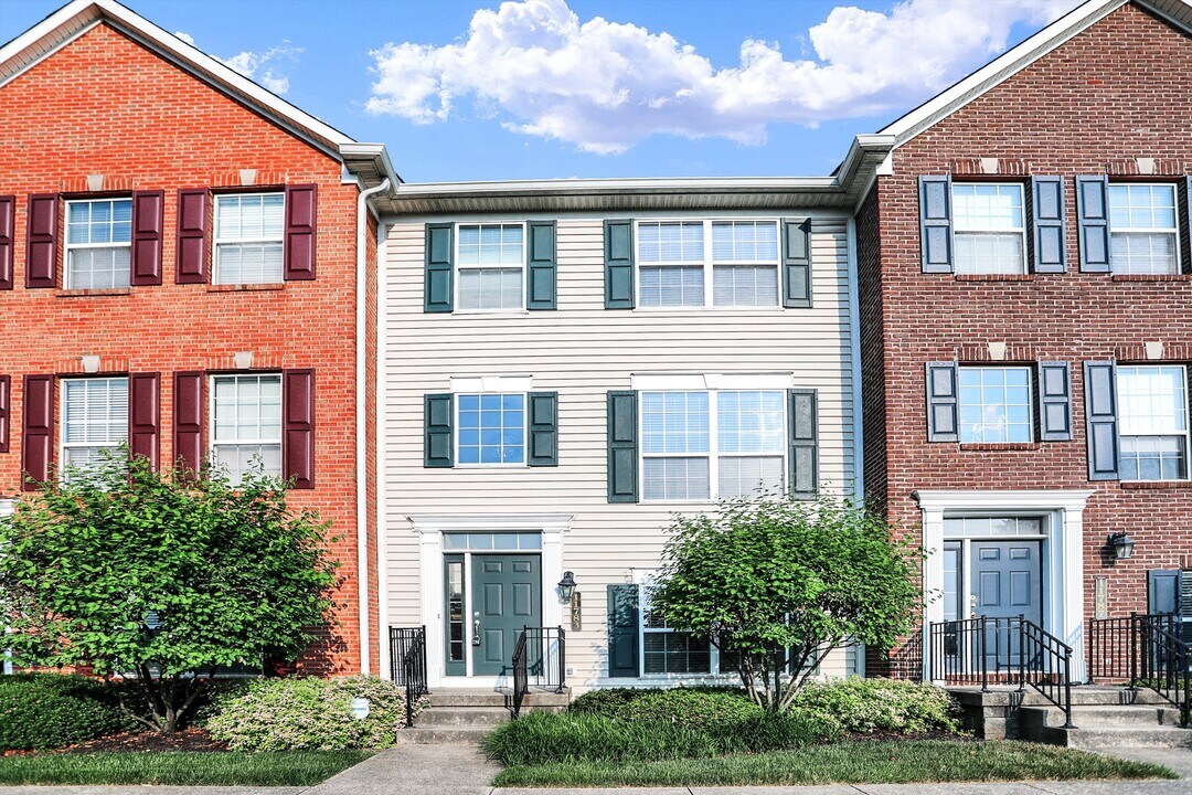 11783 Esty Way in Carmel, IN - Building Photo