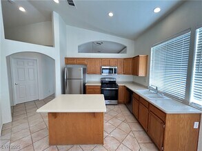 9757 Derbyhill Cir in Las Vegas, NV - Building Photo - Building Photo
