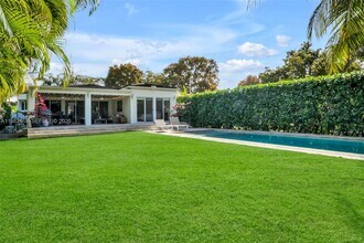 540 SW 27th Rd in Miami, FL - Building Photo - Building Photo