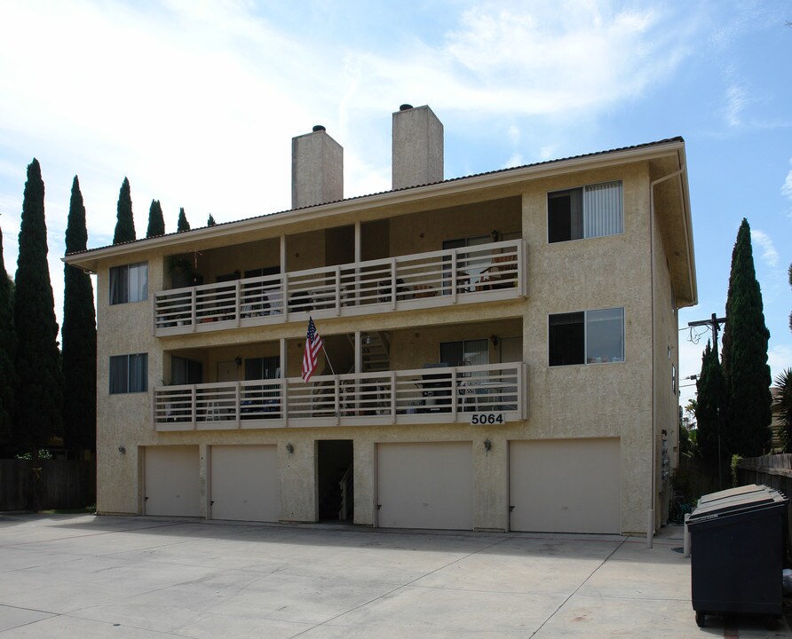 5064 Pearce St in Huntington Beach, CA - Foto de edificio