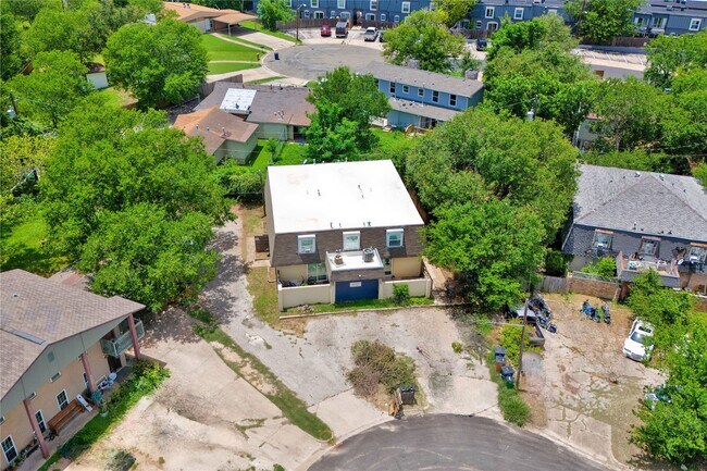 5002 Blue Spruce Cir in Austin, TX - Building Photo - Building Photo