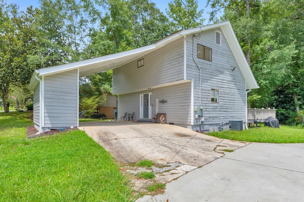 1561 Sultan Ln in Riverdale, GA - Foto de edificio