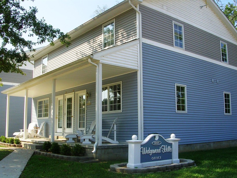 Wedgewood Hills in Carbondale, IL - Foto de edificio