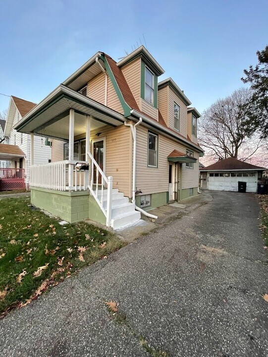 529 Gridley Ave in Akron, OH - Building Photo