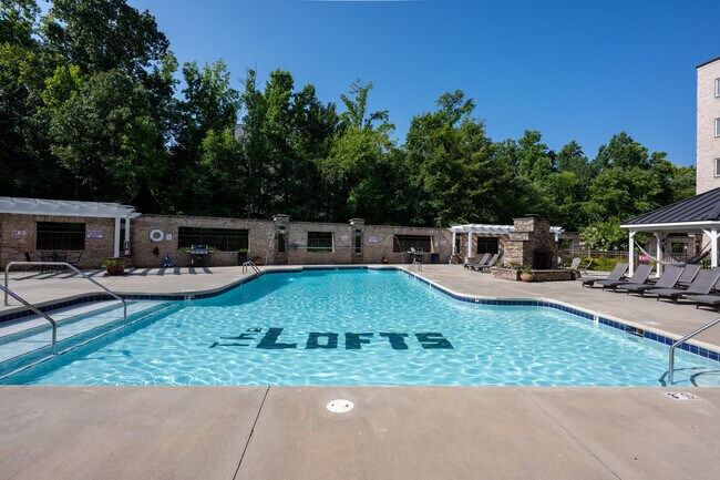 The Lofts at Little Creek/Lofts at Hillside in Winston-Salem, NC - Foto de edificio - Building Photo