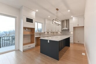 8573 Forest Gate Dr in Chilliwack, BC - Building Photo - Building Photo