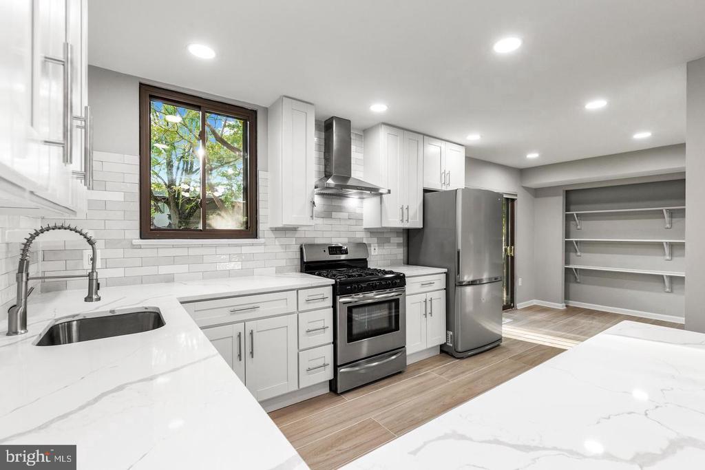 4921 Sauquoit Ln in Annandale, VA - Building Photo