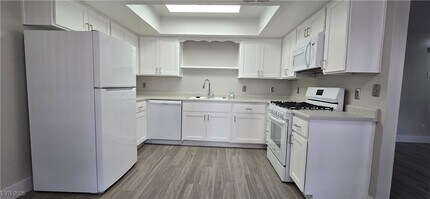 6649 W Tropicana Ave in Las Vegas, NV - Building Photo - Building Photo