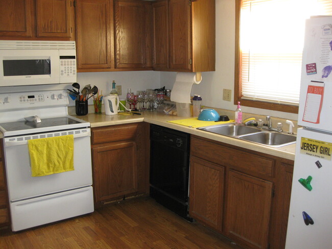 330 S Lucas St in Iowa City, IA - Building Photo - Building Photo