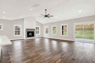 2110 S Smith Rd in Bloomington, IN - Foto de edificio - Building Photo