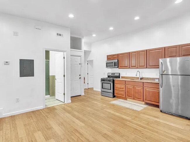 162 University Ave, Unit 3