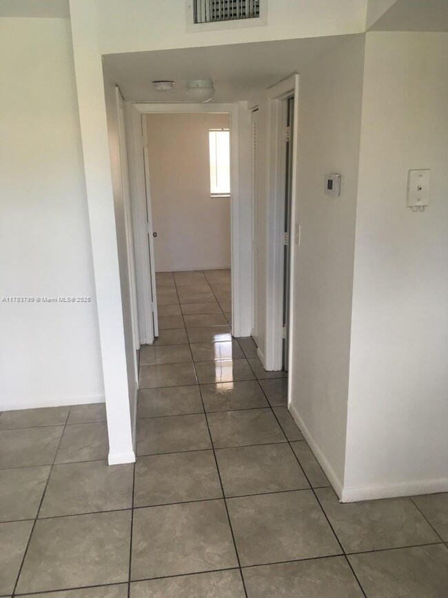101 NE 41st St in Oakland Park, FL - Building Photo - Building Photo