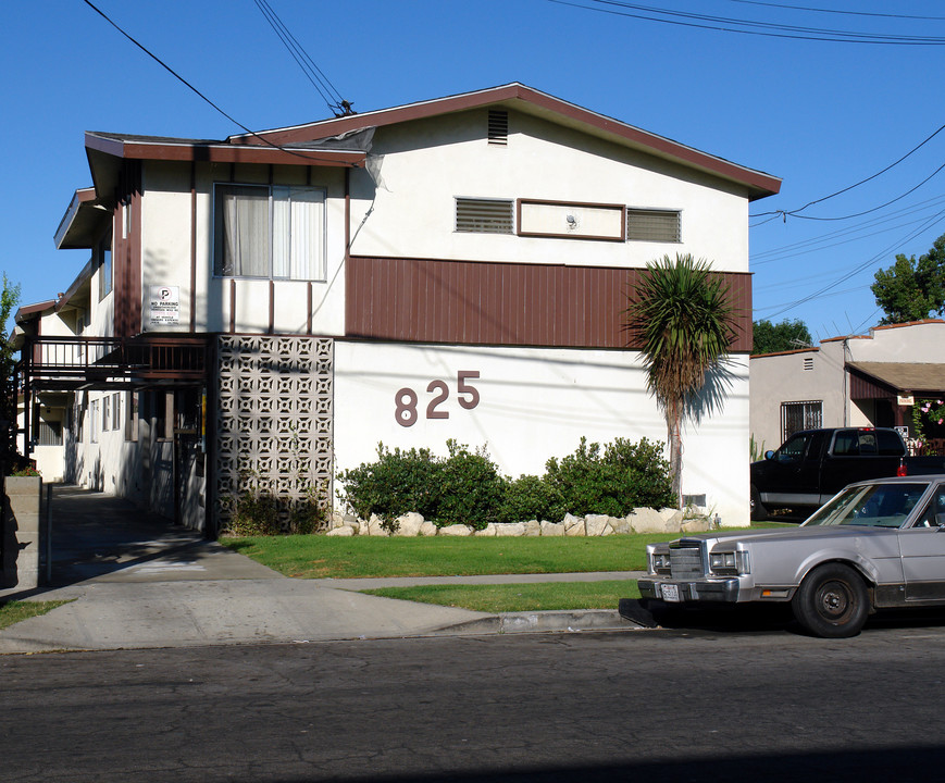 825 N Inglewood Ave in Inglewood, CA - Building Photo