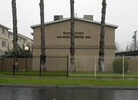 Royal Arms Apartments in Fresno, CA - Foto de edificio - Building Photo