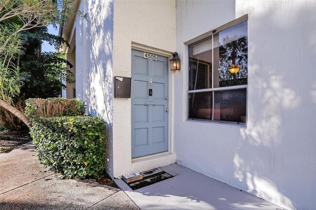 4505 La Capri Ct in Tampa, FL - Building Photo - Building Photo