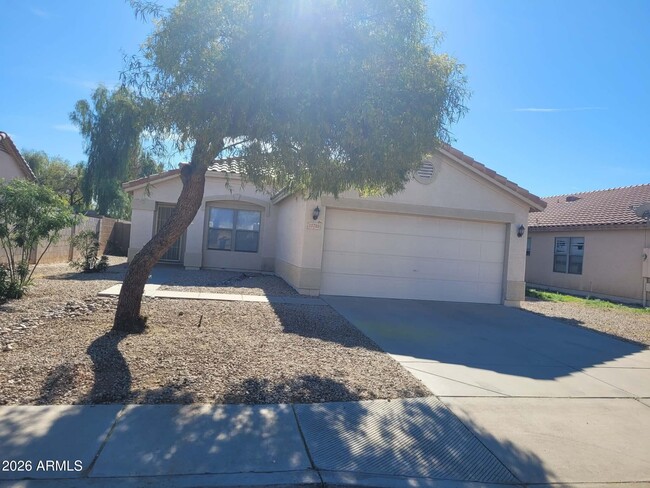 15733 W Watson Ln in Surprise, AZ - Foto de edificio - Building Photo