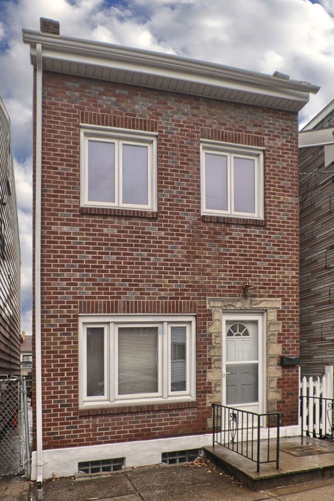 property at 1915 Jane St