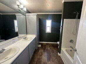 25763 N Tully Rd in Acampo, CA - Building Photo - Building Photo