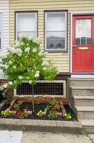 423 Naomi St in Philadelphia, PA - Building Photo