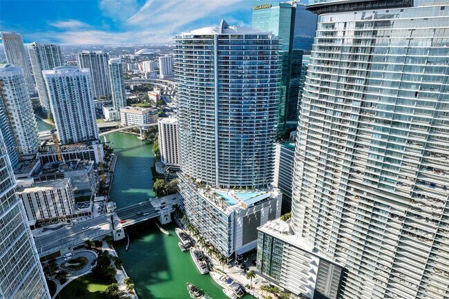 200 Biscayne Blvd Way in Miami, FL - Building Photo - Building Photo