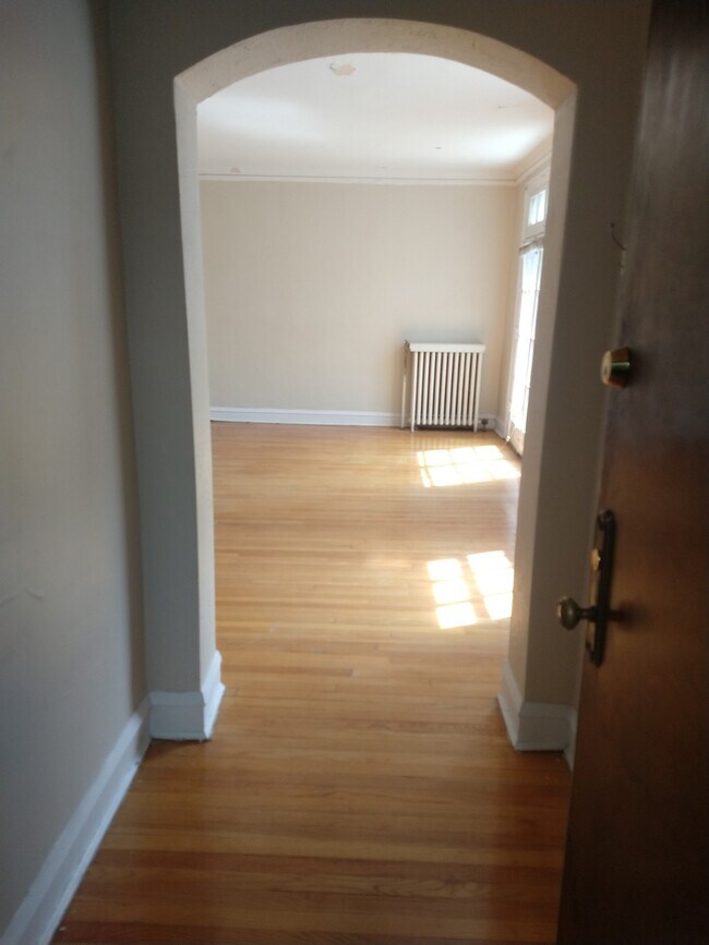 911 Elmwood Ave Apartments and Nearby Evanston Apartments For Rent