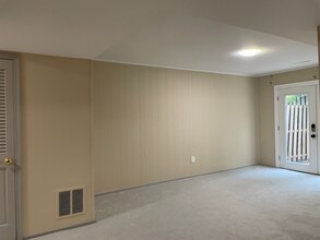 10540 Assembly Dr in Fairfax, VA - Foto de edificio - Building Photo