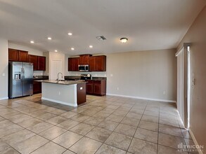 1605 Broad Winged Hawk Dr in Ruskin, FL - Building Photo - Building Photo